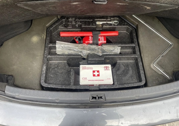 Toyota Avensis cena 35900 przebieg: 199777, rok produkcji 2013 z Warszawa małe 352